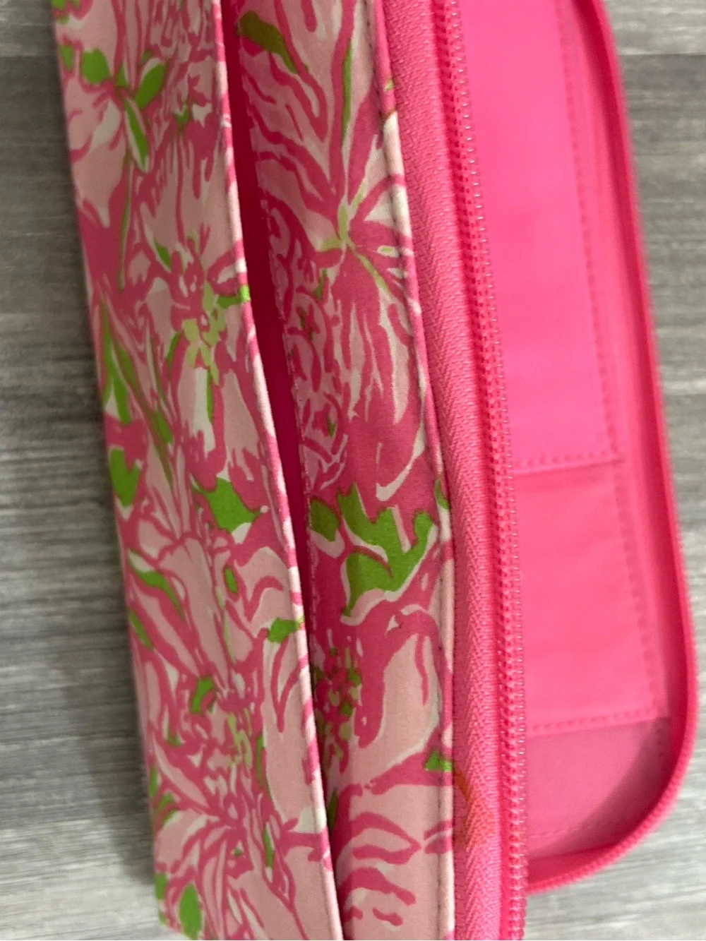 NWT Lilly Pulitzer travel passport wallet
LIMEADE - Picture 8 of 9